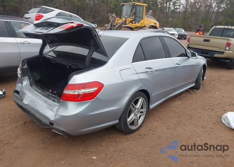 2013 Mercedes-Benz E 350 4Matic z USA, uszkodzony, nr VIN WDDHF8JB9DA698145